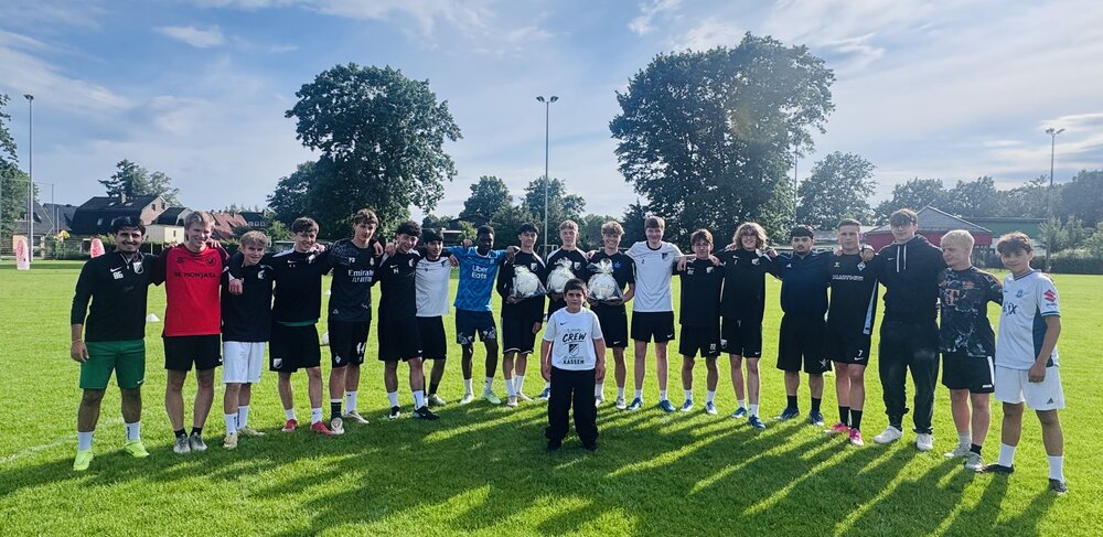 Kleine Geste, große Freude: U17 überrascht Kassem