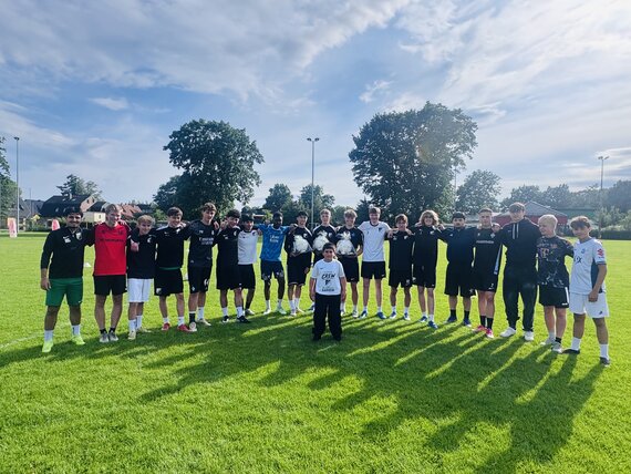 Kleine Geste, große Freude: U17 überrascht Kassem