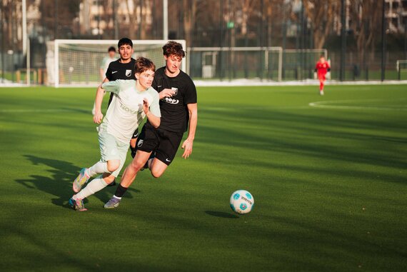 B-Jugend mit starkem Auftritt am Weserstadion