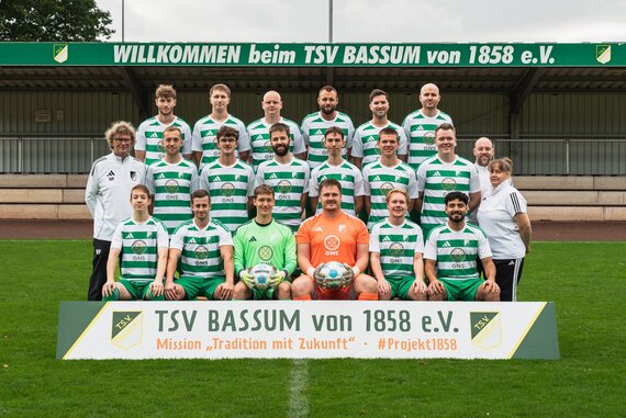 Neue Trikots für unsere 1. Herren – Zwei neue Trikotsätze dank Eisenwerk Bassum! 