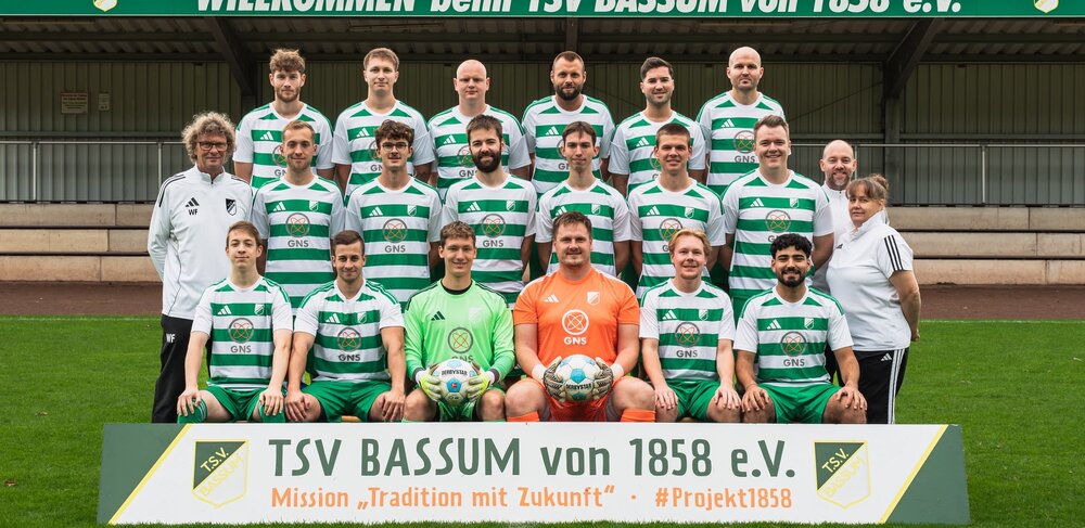 Neue Trikots für unsere 1. Herren – Zwei neue Trikotsätze dank Eisenwerk Bassum! 