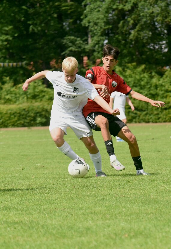 U17 gewinnt Spitzenspiel und bleibt im Aufstiegsrennen