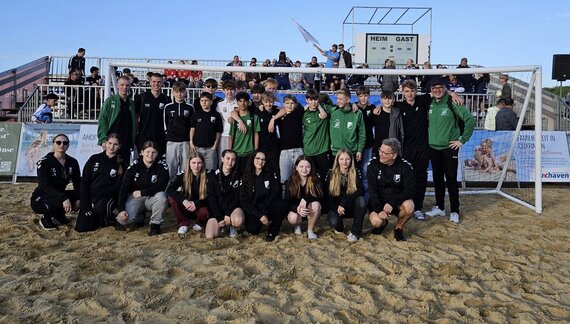 Sport, Teamgeist und Meer: Gelungenes Beachsoccer-Wochenende